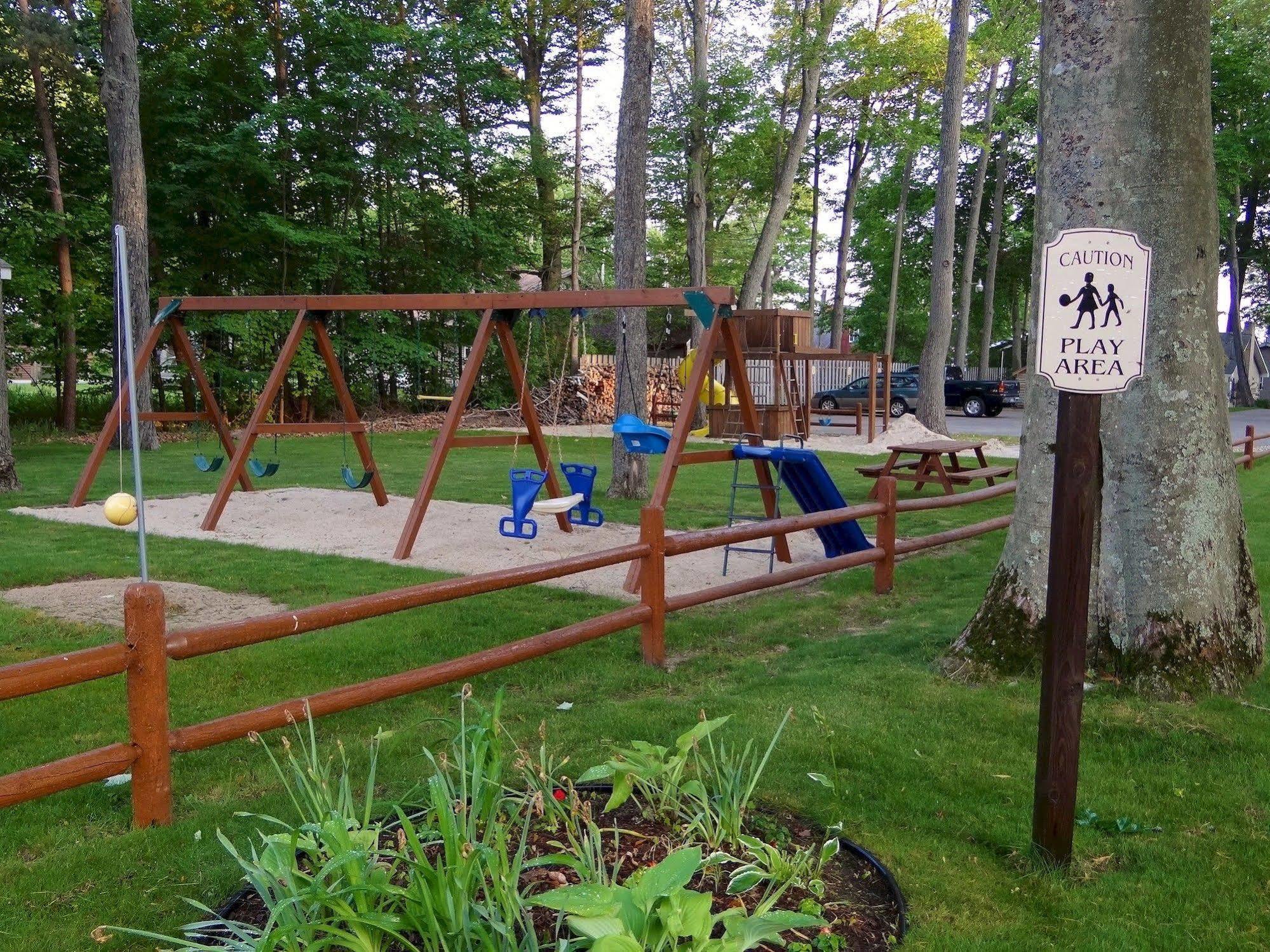 Sunset Resort Prudenville Екстериор снимка